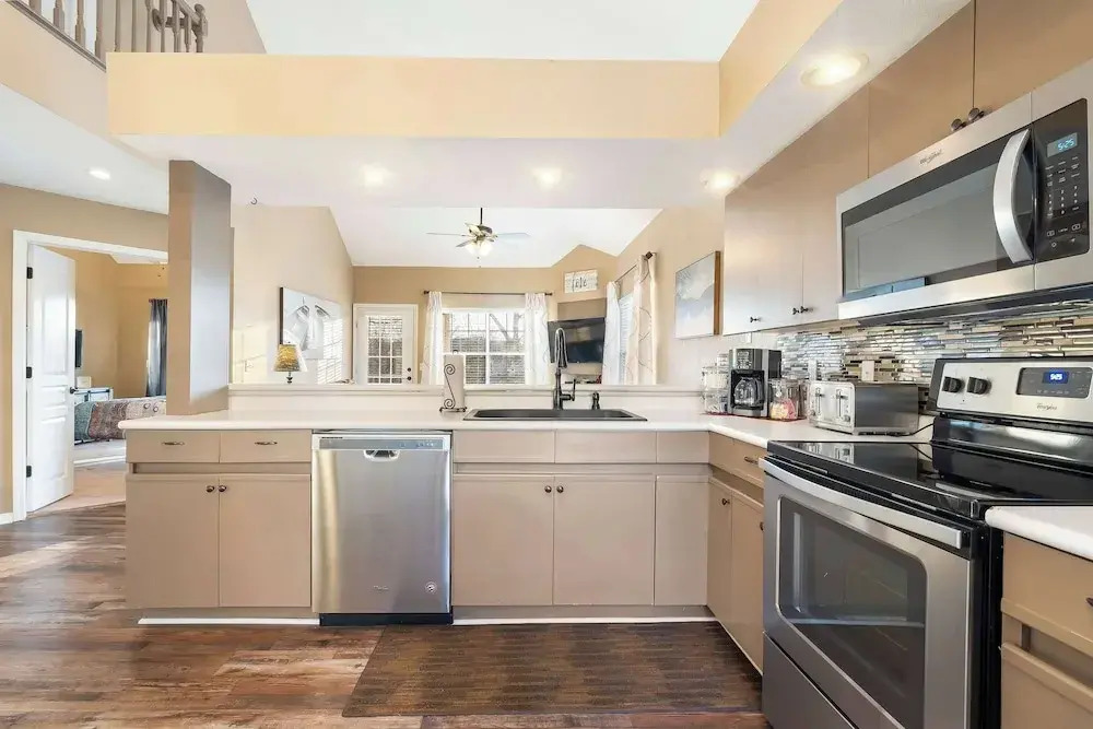 Lazy Lookout Mo Spacious 3 Bdr, Great Location!