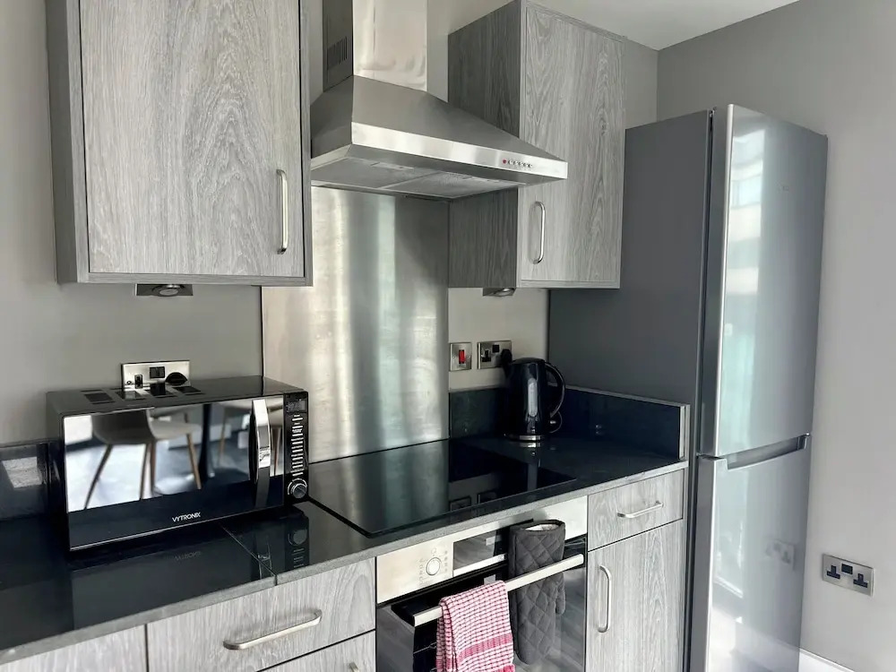 Monarchs Quay Arena Apartments by Happy Days