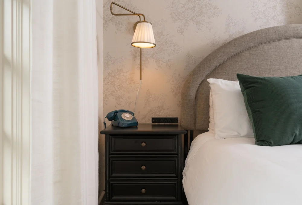 Petit Soleil - Bed, Breakfast and Bar