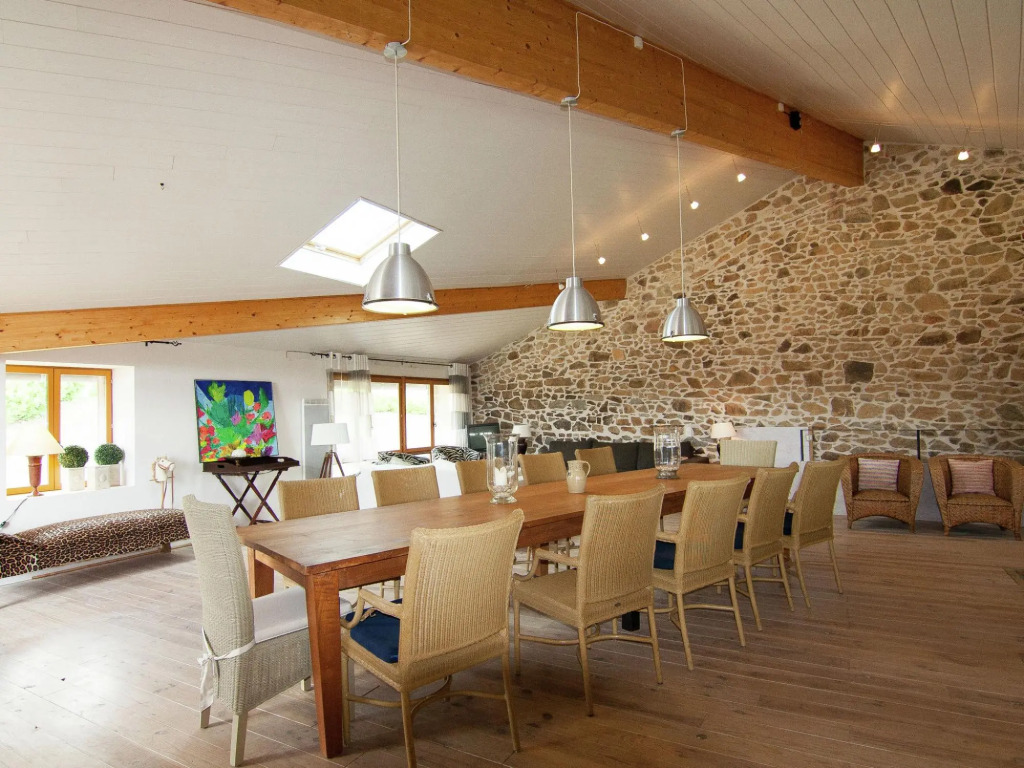 Beautiful domain with two heated swimming pools near a beautiful golf course