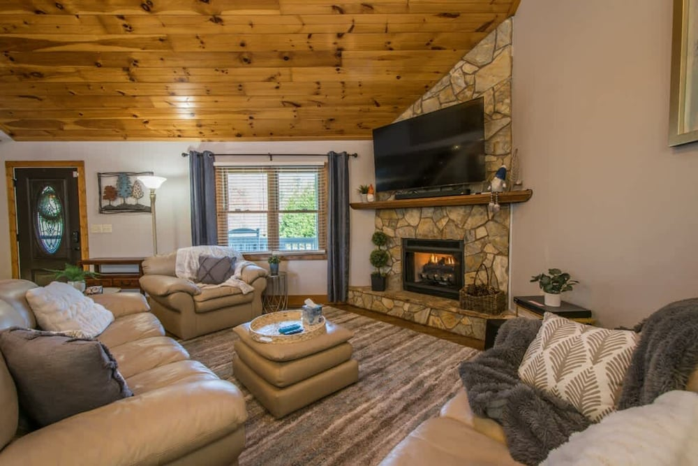 Rustic 4BR w Deck Firepit Darts Near Golf