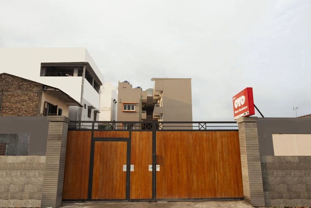 Dinda Residence by OYO Rooms