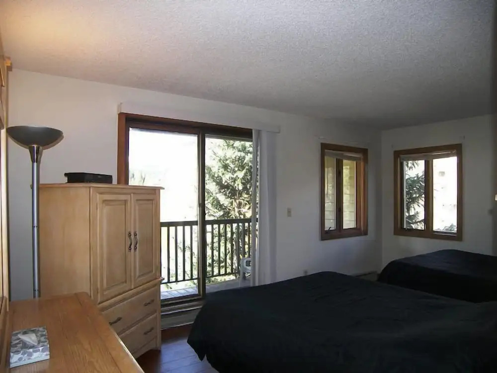 FP202S Foxpine Inn by RedAwning