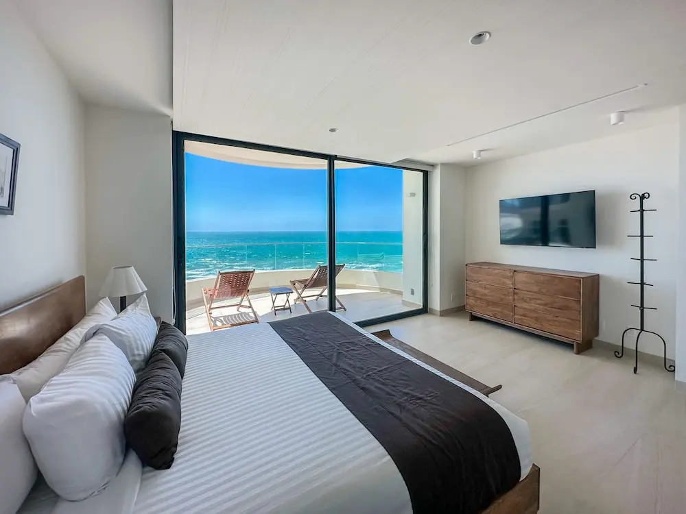 5BR Beachfront Luxury Condo