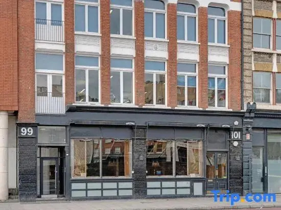 Heinze Flat 401 - One bedroom fourth floor flat By City Living London