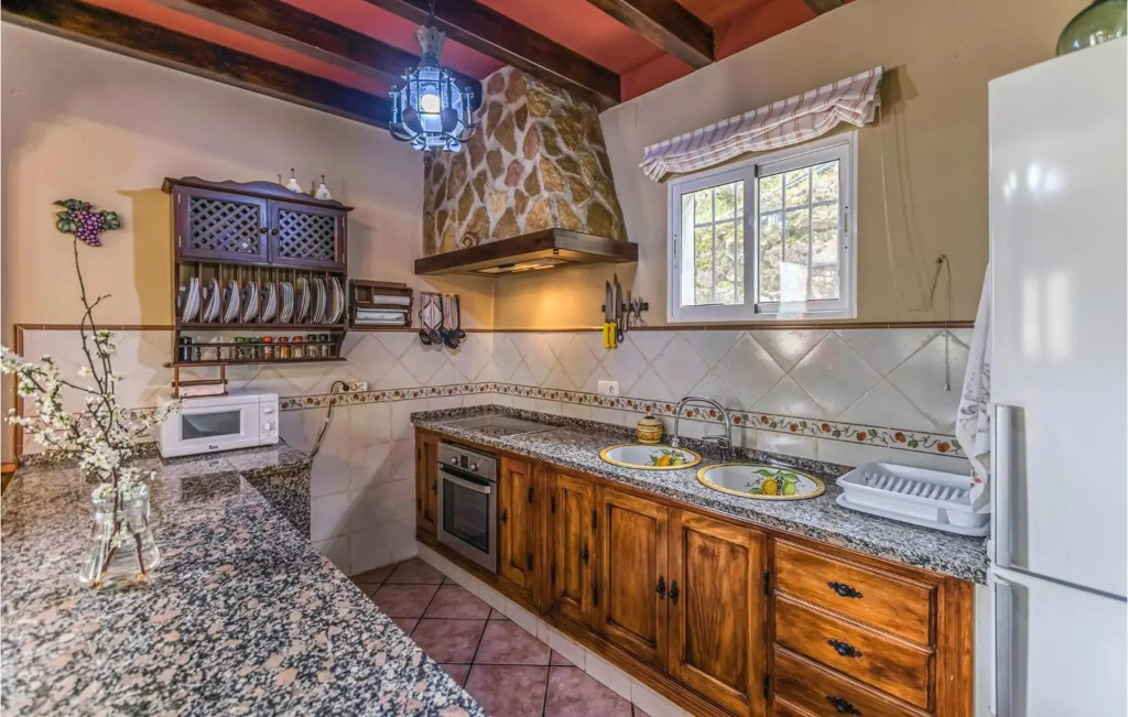 Amazing home in Crdoba with 4 Bedrooms, Private swimming pool and Outdoor swimming pool