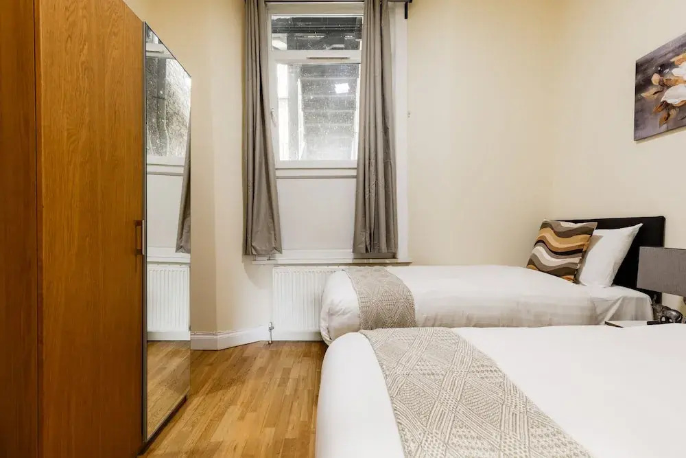 Warm Apartments in Queensway