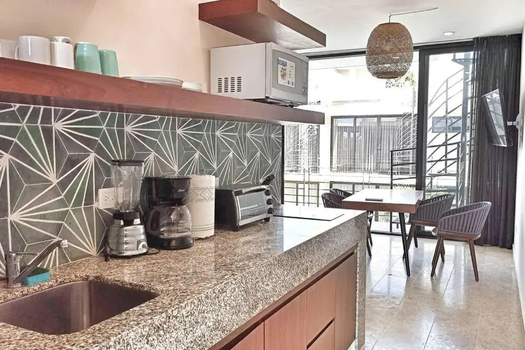 303 Amena Great Apt with Private Pool and Gym