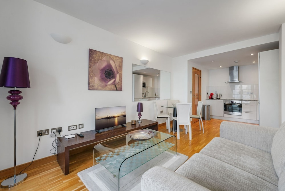 Central and Elegant City Apt With Balcony