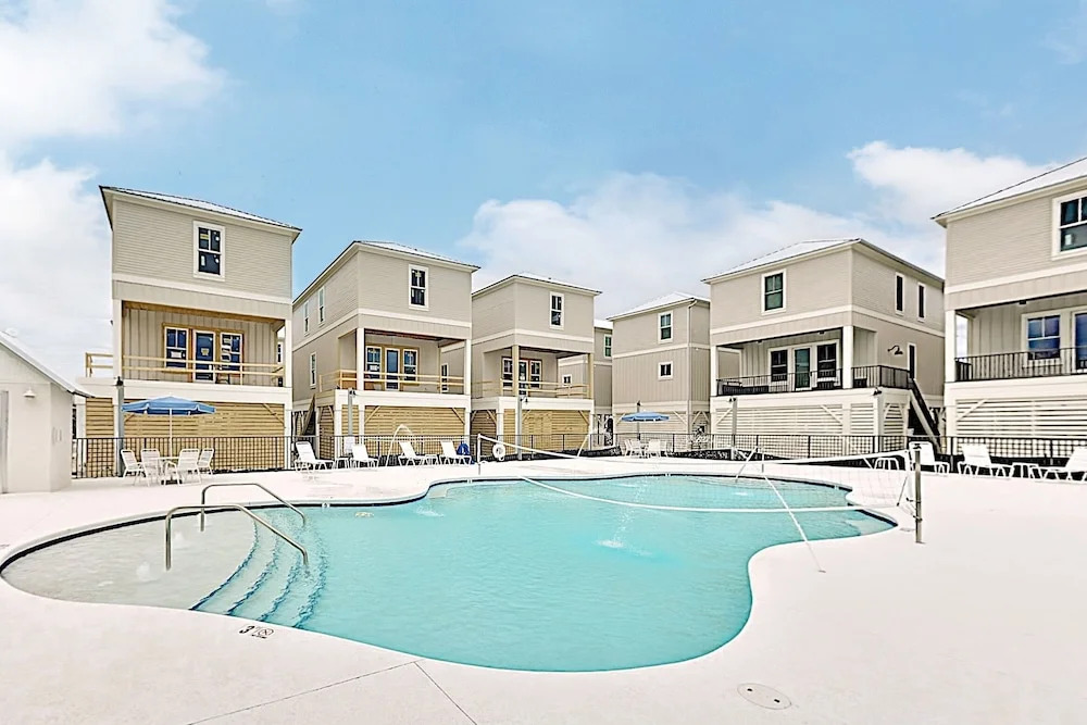 Luxury On Lagoon W/ Pool Steps To Beach! 4 Bedroom Cottage