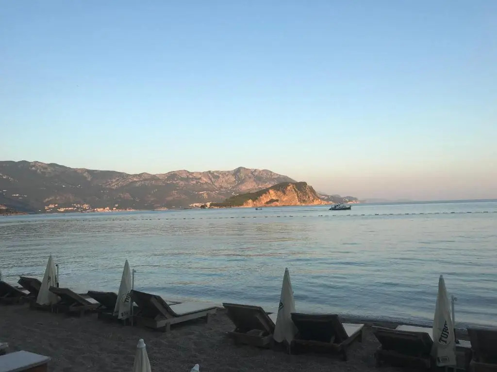 Panoramic sea view 3-bedroom apartment 50 m from the sea