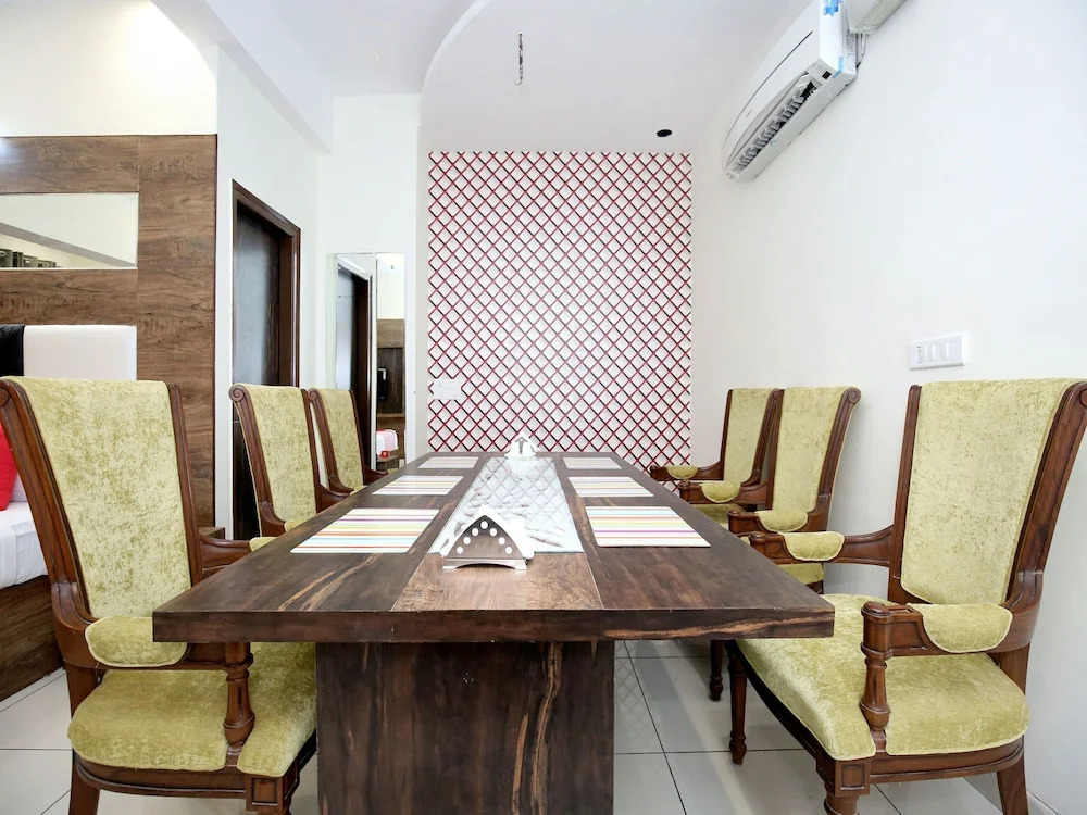OYO 13373 Hotel Royal star