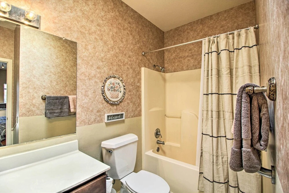 Relaxing Green Valley Townhome ~ 30 Mi to Tucson!