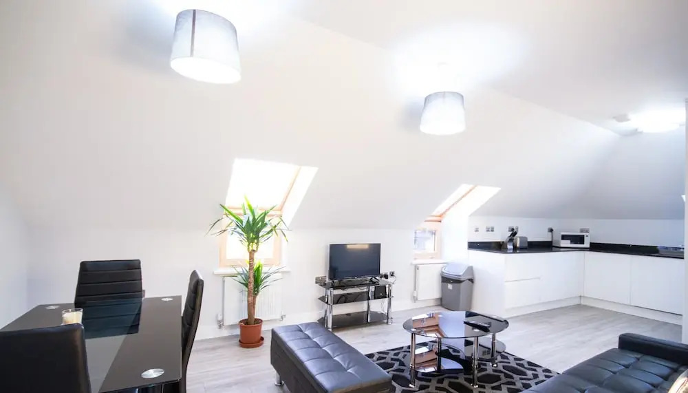 Holden Court Apartments -Apt 4