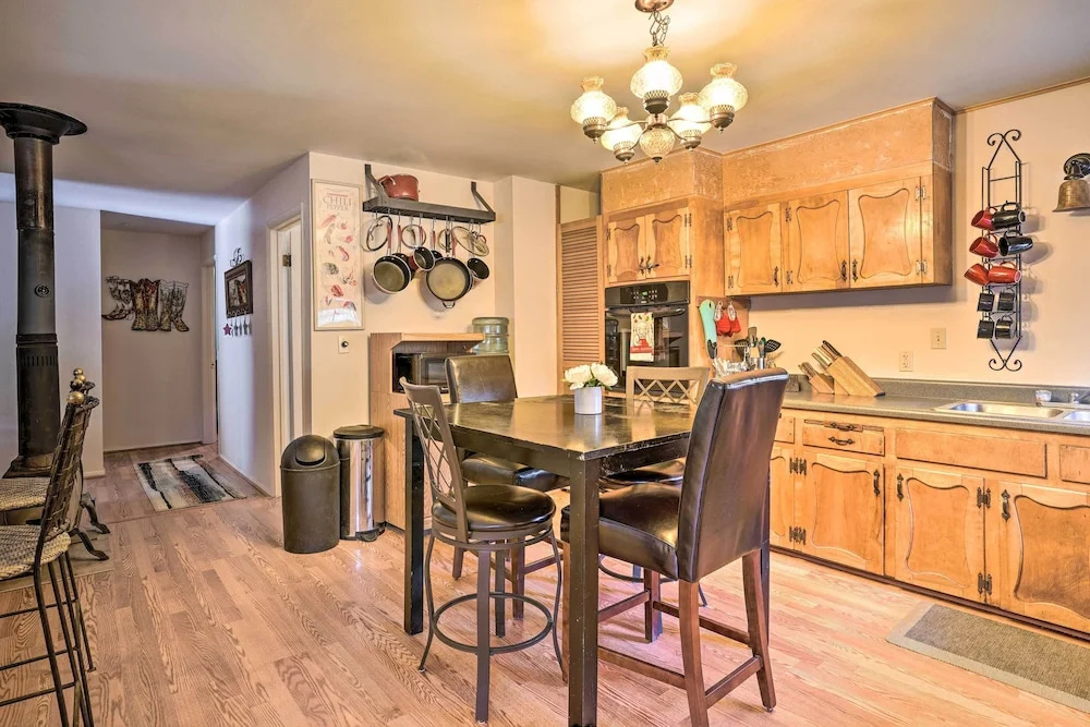 Peaceful Cabin w/ Deck & Grill: 1 Mi to Crown King