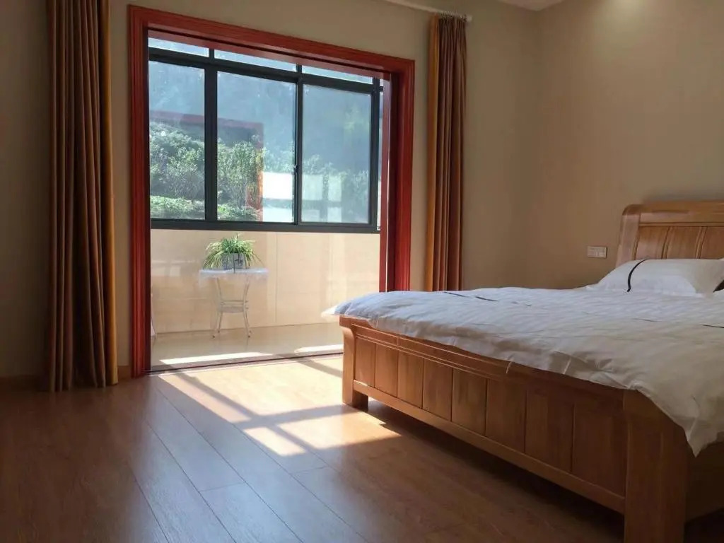 Lakeside Xiaozhu Guesthouse