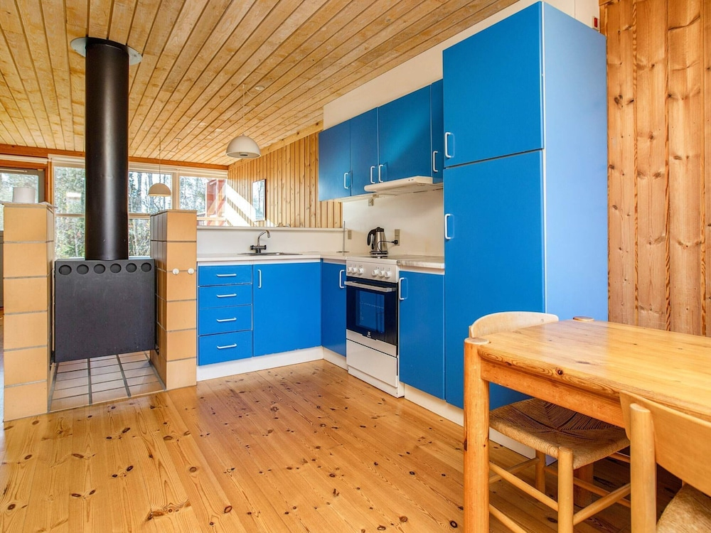 3 Rooms, 1st Row, 2+4 People, 82m2