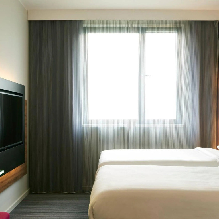 Moxy Edinburgh Airport