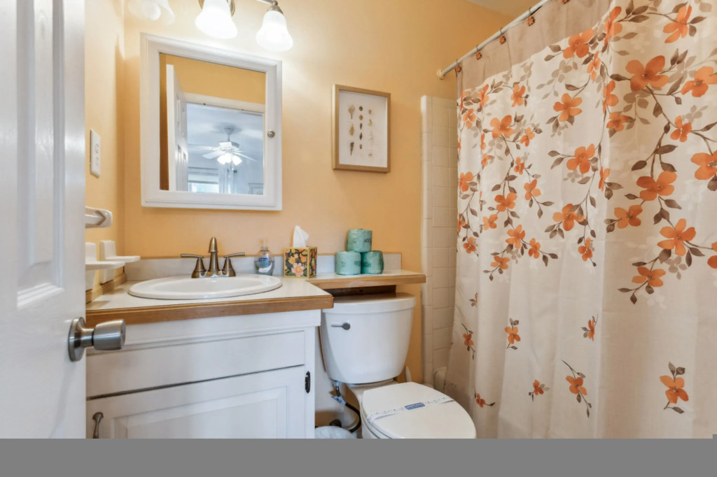 Beautiful Sea Gem - Condo 1 4 mi From Beach w Pool