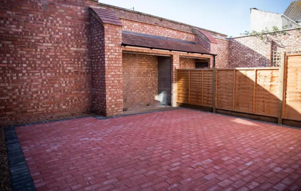 Lovely 2-Bedroom Seaside Retreat with Free Parking
