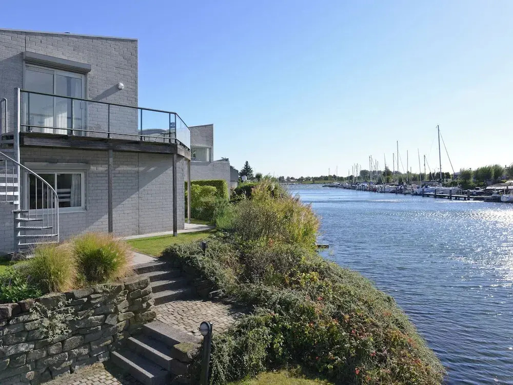 Water Villa Kortgene by Veerse Meer
