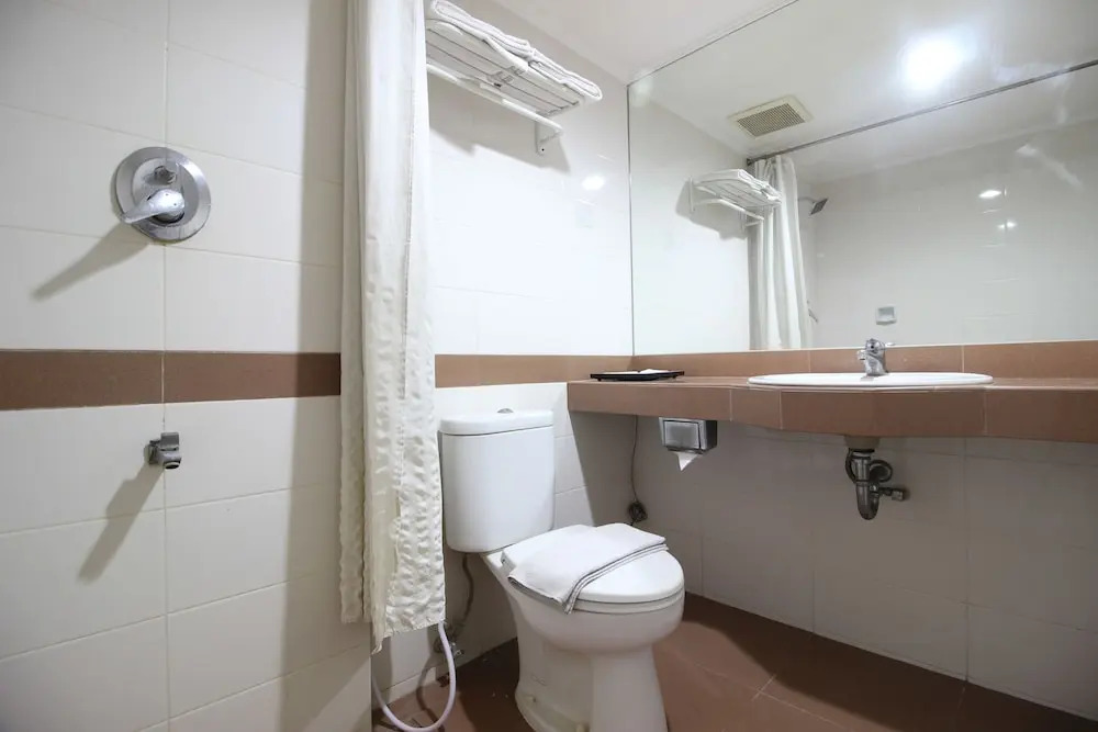 RedDoorz Premium @ Slamet Riyadi 2