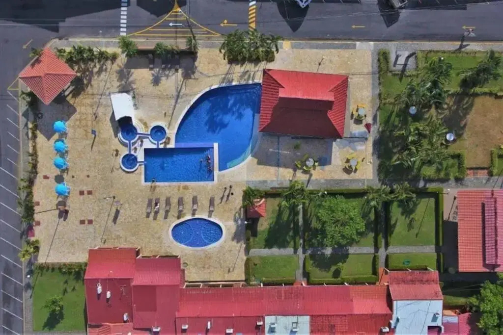 House near from Marina Herradura with private pool