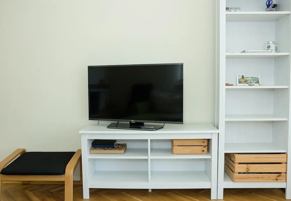 FM Deluxe 1-BDR Apartment - Just Like Home