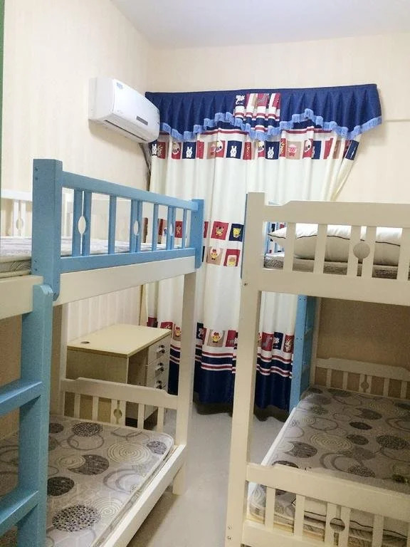 8090 Youth Hostel