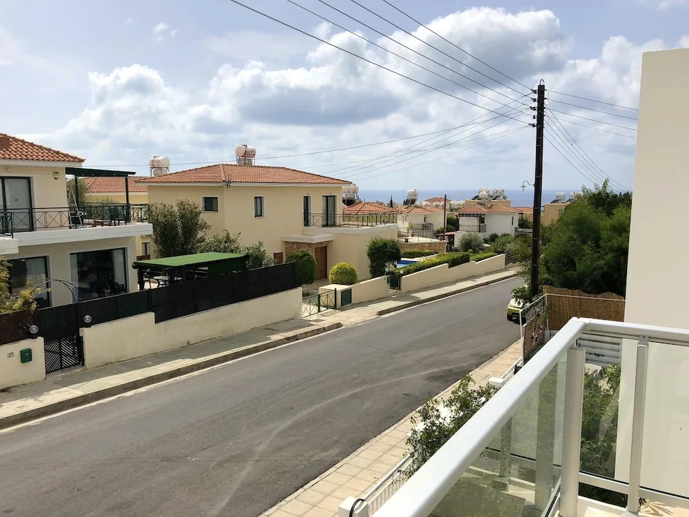 House With 2 Bedrooms in Peyia, With Wonderful sea View, Enclosed Gard