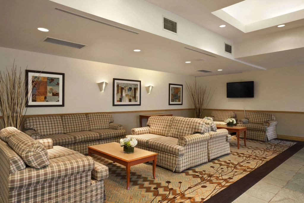 Travelodge by Wyndham Ottawa West