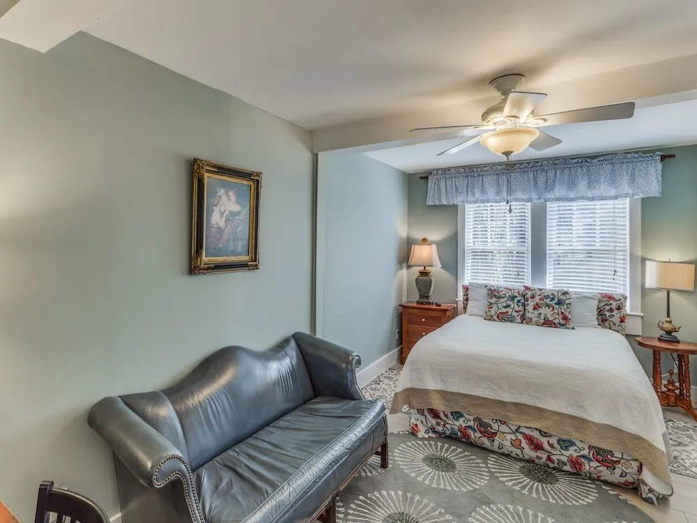 Riverdale Inn