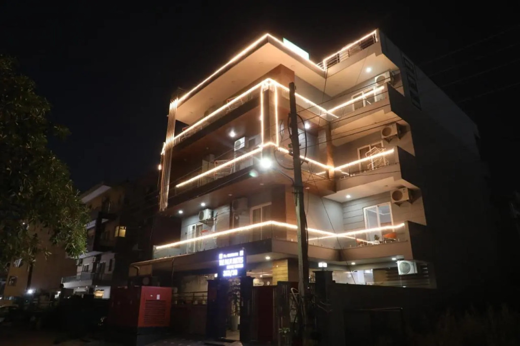 Serviced Apartment near Medanta by BedChambers
