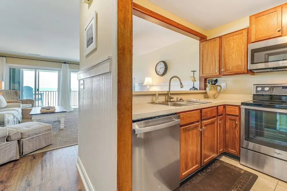Sandy Oceanfront 2nd FL 1BR W/pool at The Riggings