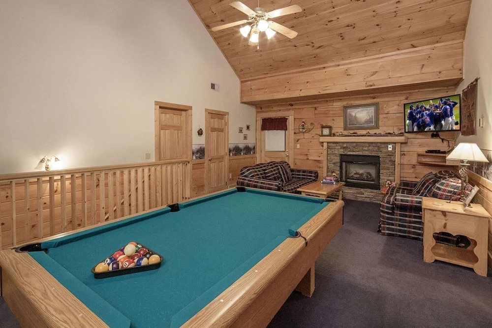 Vivs View by Heritage Cabin Rentals
