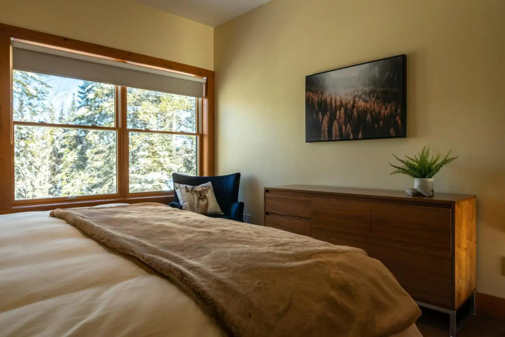 4-Bedroom Chalet Fraternite in Lac-Superieur Tremblant