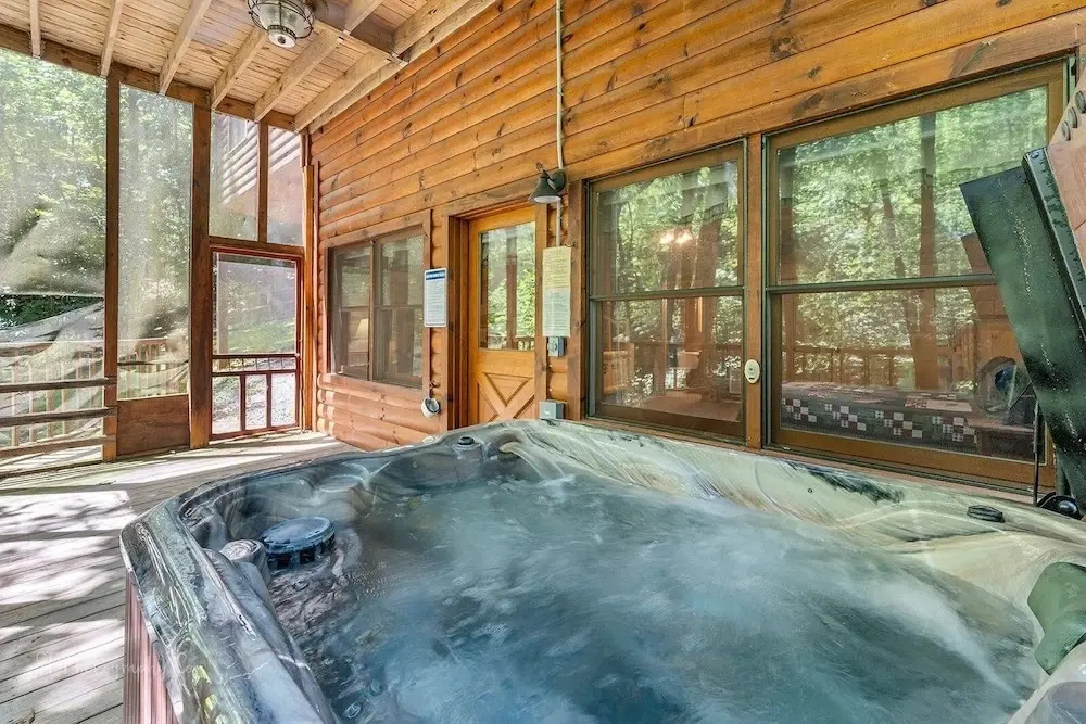 Margaret Hollow 2 Bedroom Cabin by RedAwning