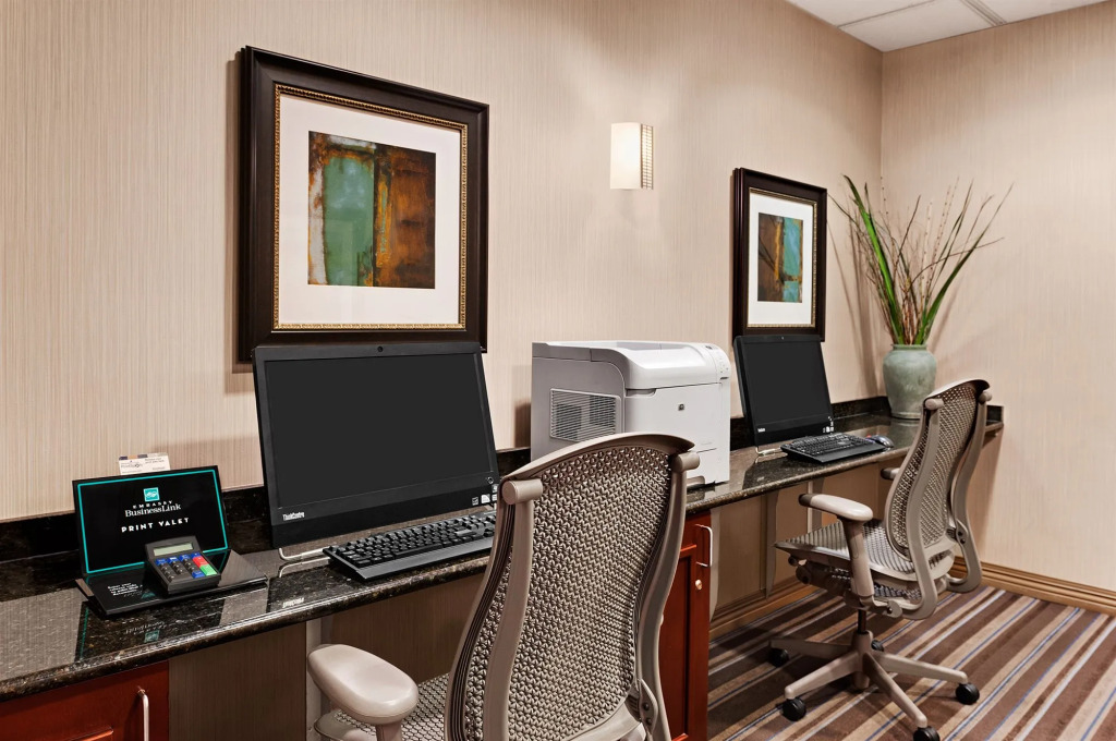 Embassy Suites Kansas City Plaza