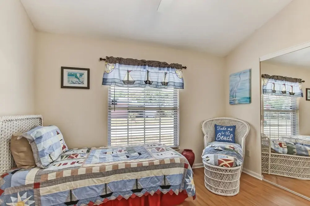 Walk to Beach, Spacious House, Huge Outside Patio