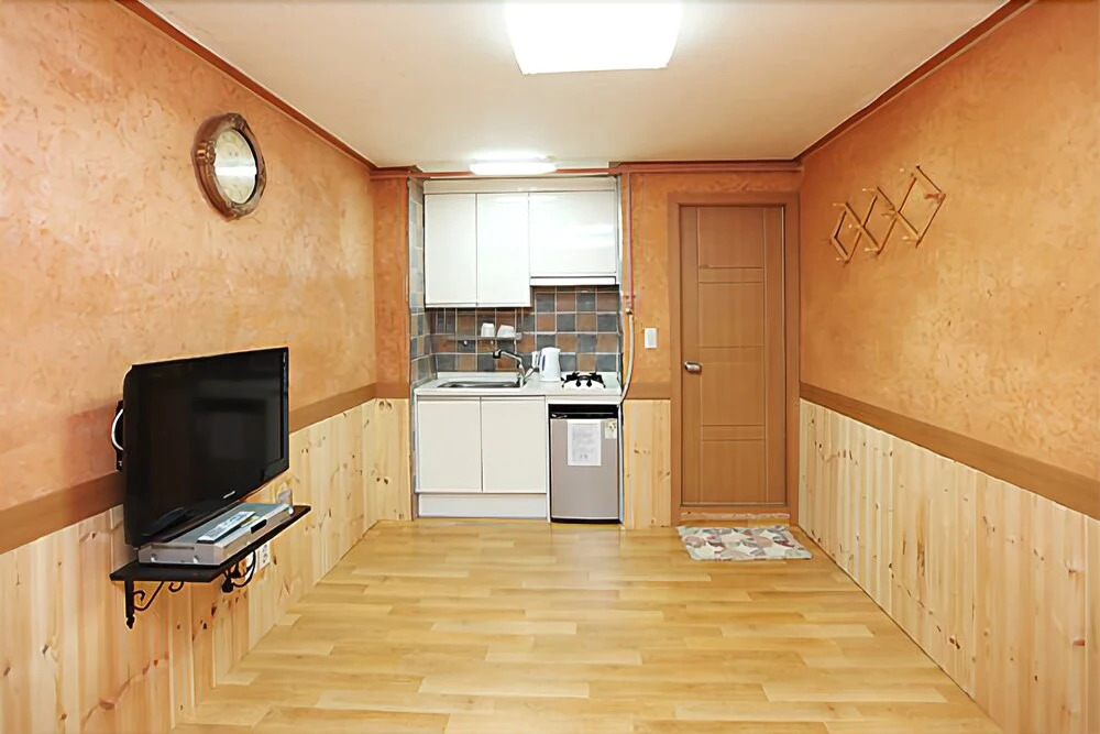Hongcheon Giwajip View Pension