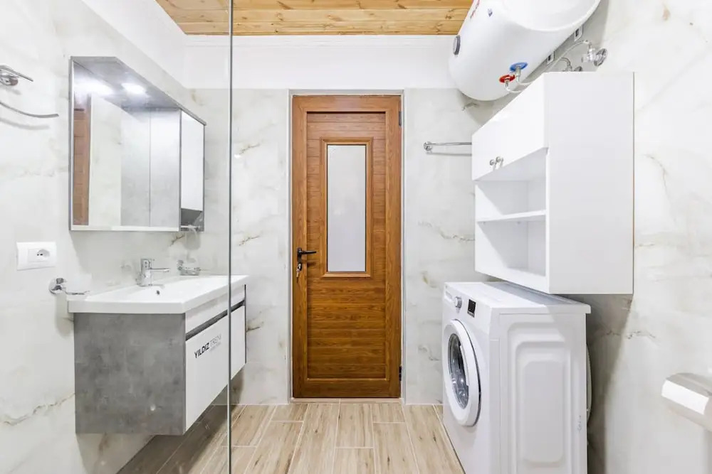 Hillside Apartment Gjirokast r 2BR With Balcony