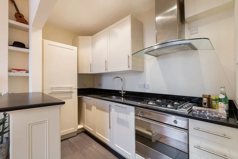 Lamont Street Apartment