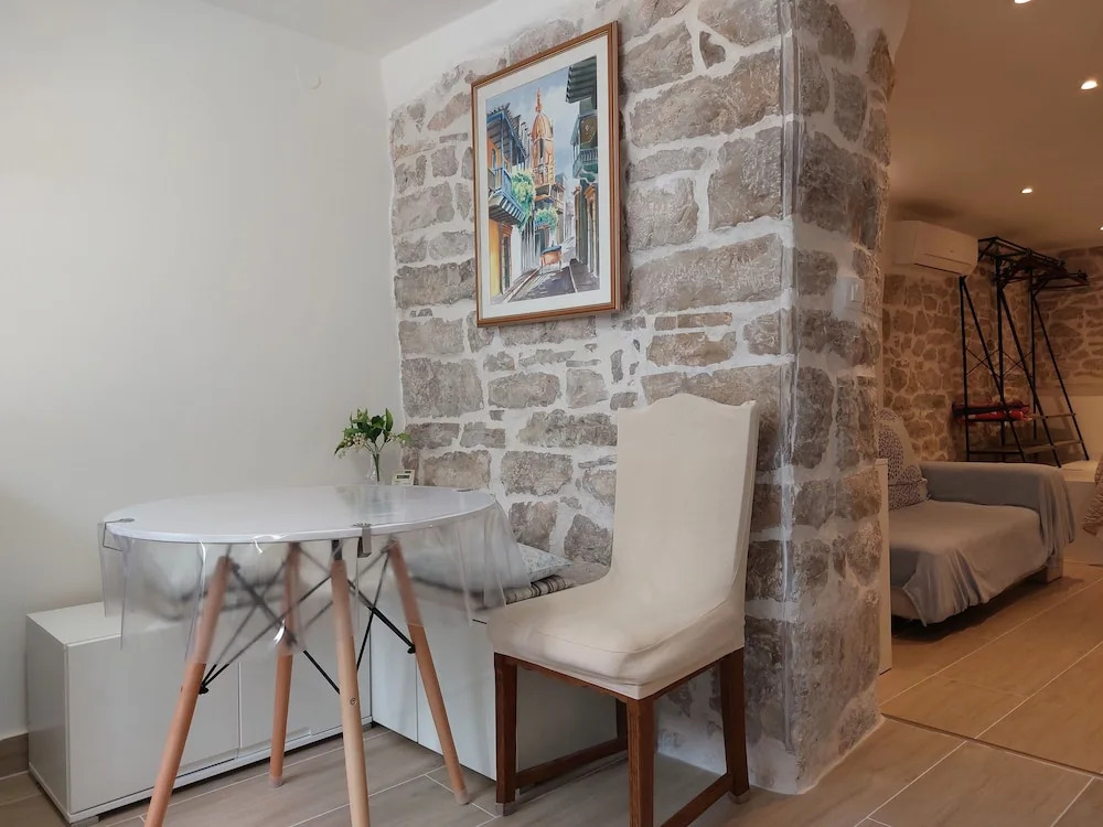 Homey 1-BR Apt