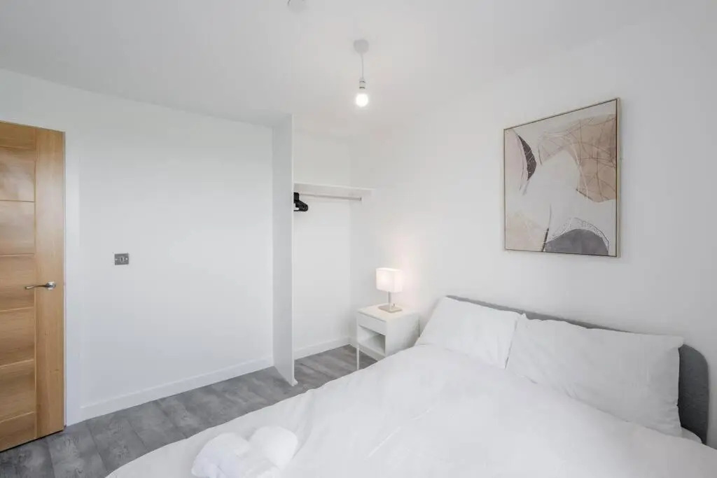 Modern 2 bedroom flat with parking in Yardley