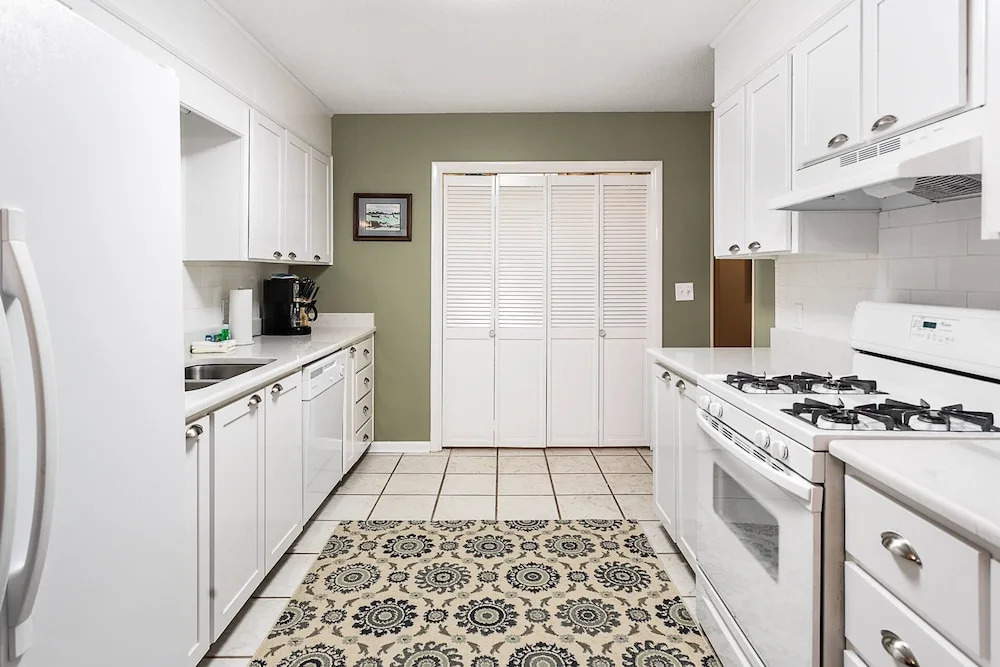 11908 Old Demere Rd by Hodnett Cooper