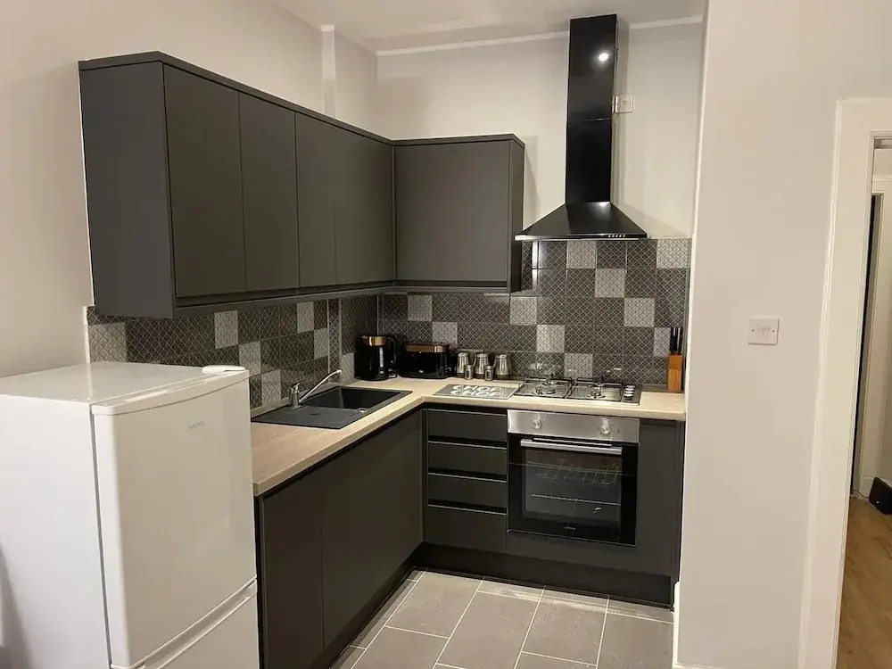 Stunning Newly Furnished Ground Floor Apartment
