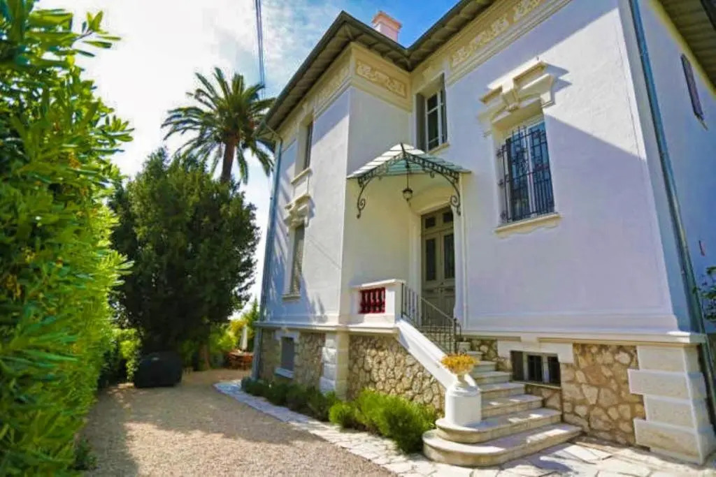 Beautiful early 1900's classic villa sea views