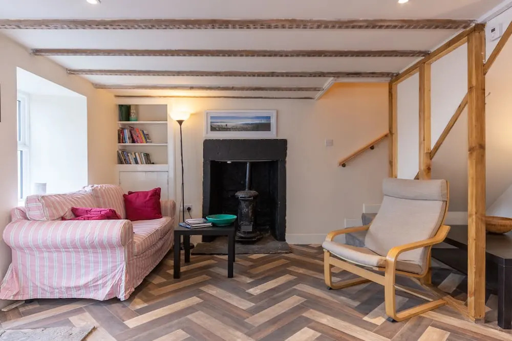 Cellardyke 3-bed Cottage, Sleeps 6 by Seafront