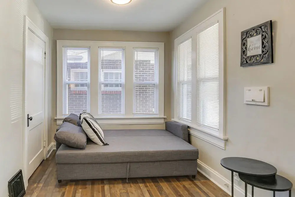 1 Mi to Delmar Loop! University City Bungalow