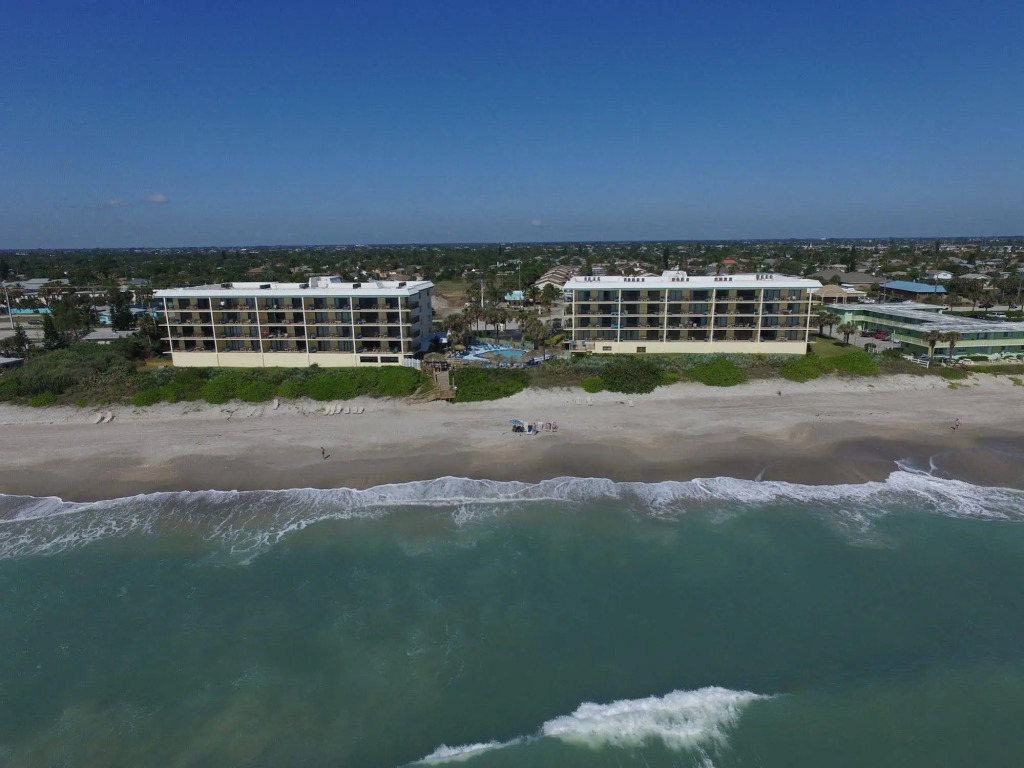 Las Olas Beach Club of Satellite Beach